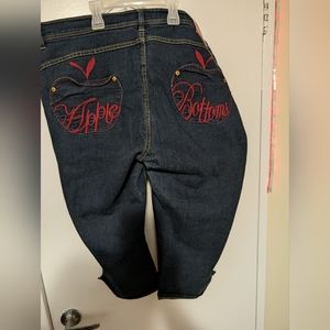 Plus Size 21/22 Apple Bottoms Capris